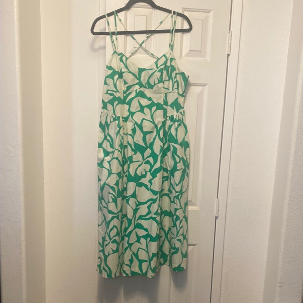BNWT Green and White Floral Dress with pockets - size L